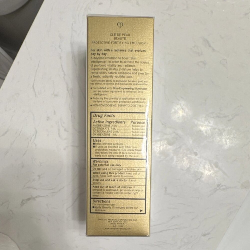 Clé de Peau Beauté Protective Fortifying Emulsion SPF 22 Sunscreen 125ml - Picture 2 of 2